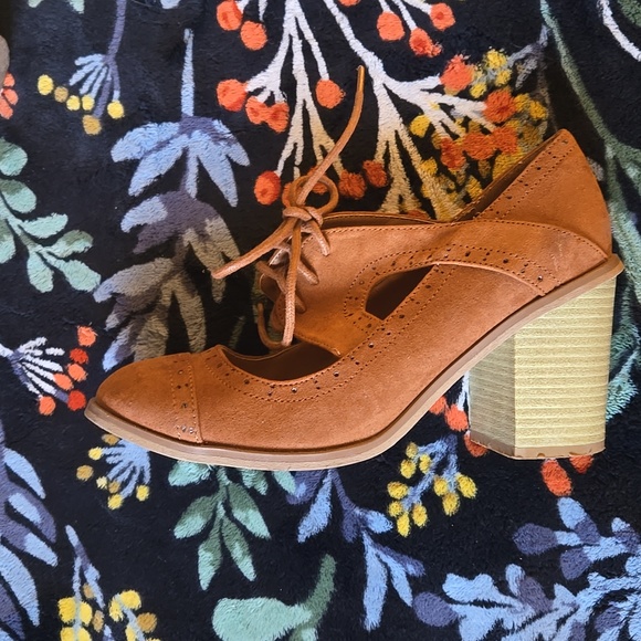 Qupid Oxfords Pumps - Picture 3 of 6